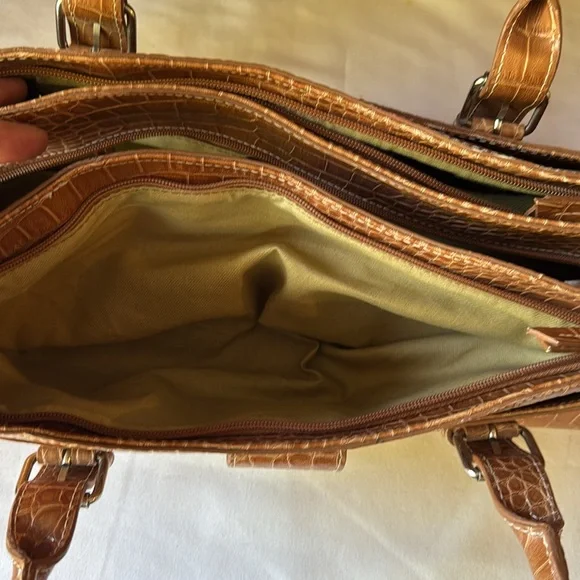 Liz Claiborne’s Tan Crocodile Pattern Tan Handbag - Picture 10 of 17